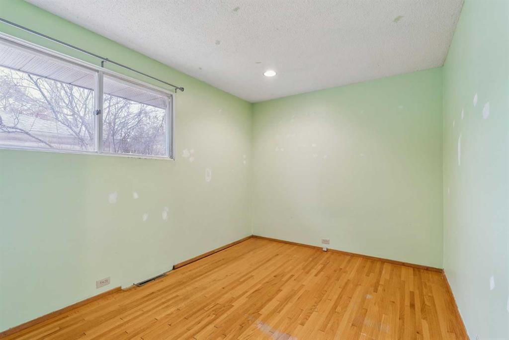 3248 Bearspaw Drive Nw, Calgary, AB - Indoor Photo Showing Other Room