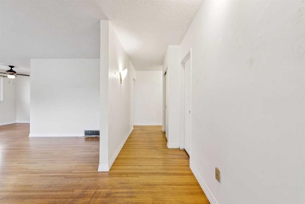 3248 Bearspaw Drive Nw, Calgary, AB - Indoor Photo Showing Other Room