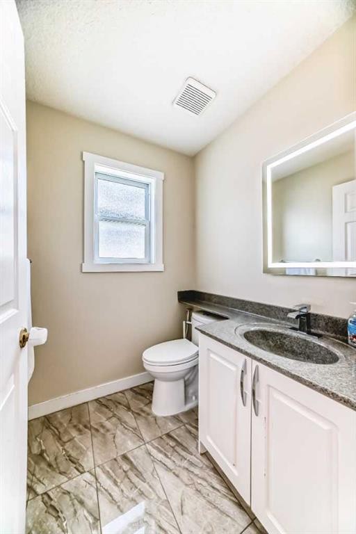 41 Covette Bay Ne, Calgary, AB - Indoor Photo Showing Bathroom