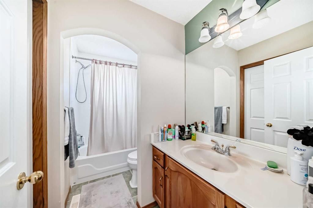 41 Covette Bay Ne, Calgary, AB - Indoor Photo Showing Bathroom