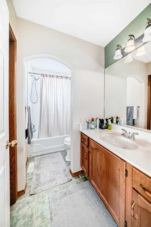 41 Covette Bay Ne, Calgary, AB - Indoor Photo Showing Bathroom