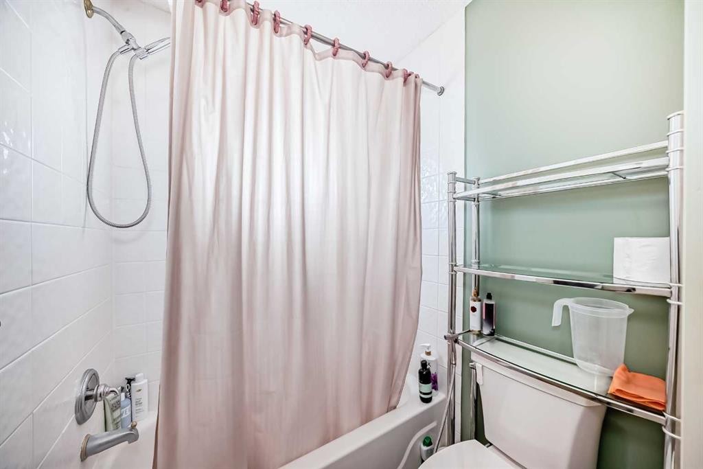 41 Covette Bay Ne, Calgary, AB - Indoor Photo Showing Bathroom