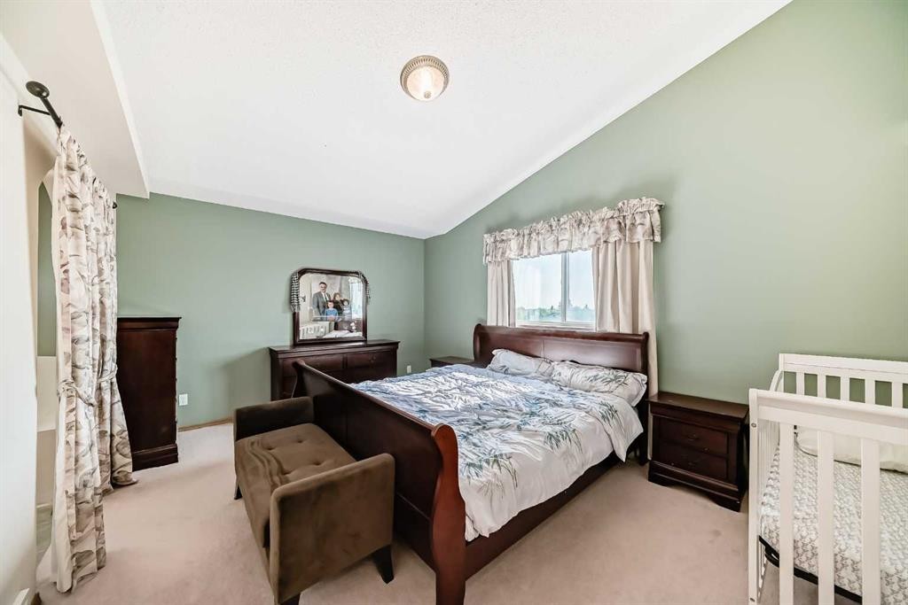 41 Covette Bay Ne, Calgary, AB - Indoor Photo Showing Bedroom