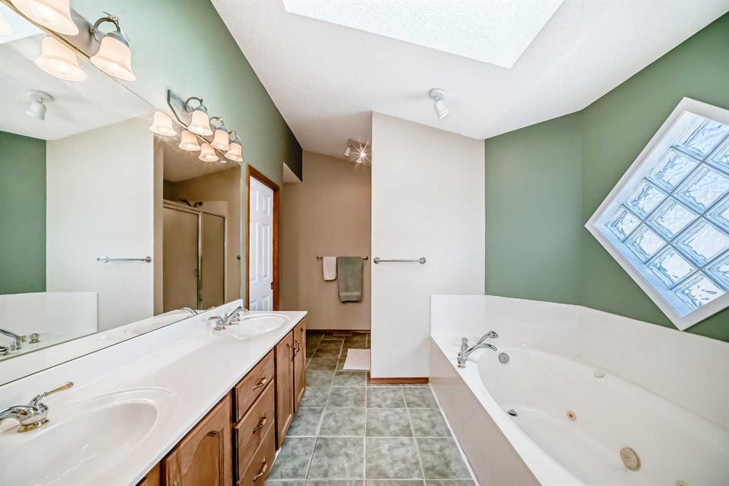 41 Covette Bay Ne, Calgary, AB - Indoor Photo Showing Bathroom