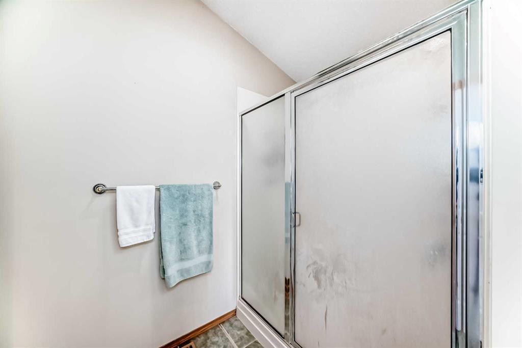 41 Covette Bay Ne, Calgary, AB - Indoor Photo Showing Bathroom
