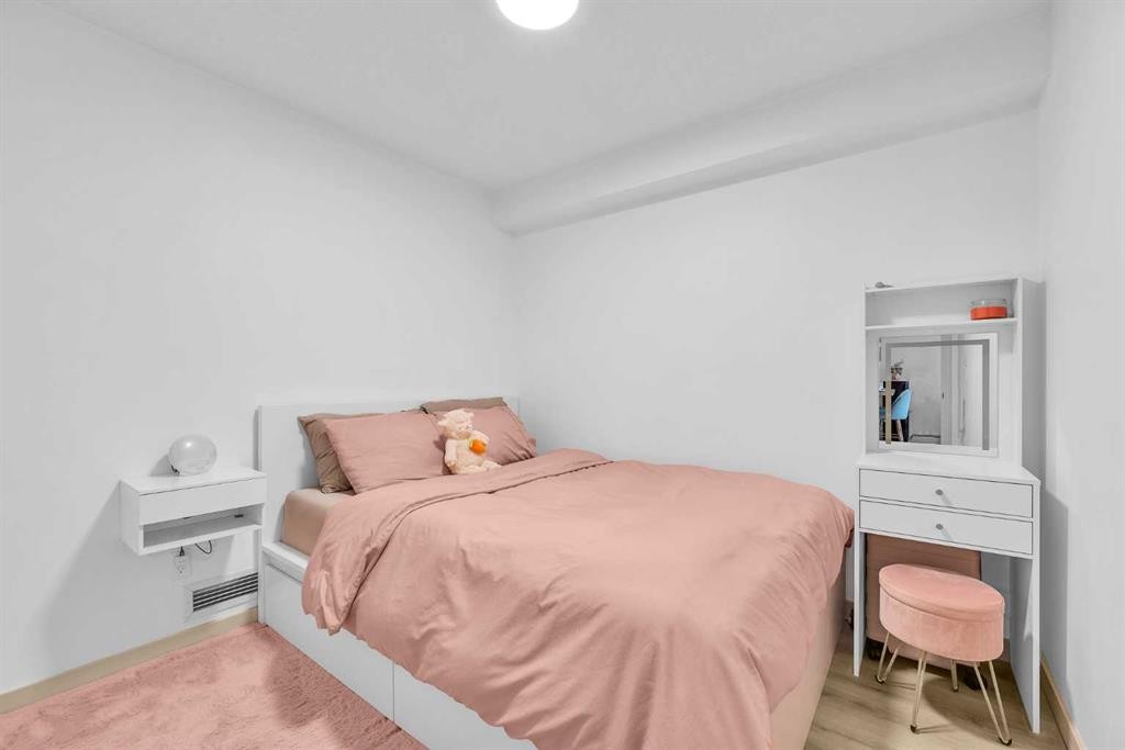 2214-175 Panatella Hill Nw, Calgary, AB - Indoor Photo Showing Bedroom