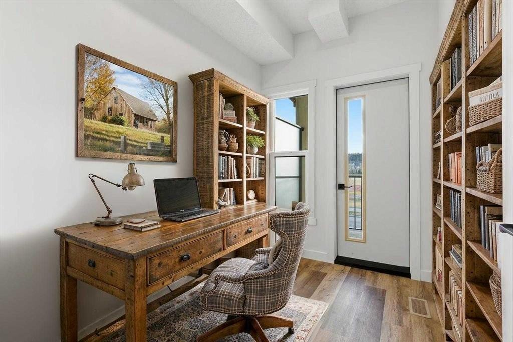 102-156 Park Street, Cochrane, AB - Indoor Photo Showing Office