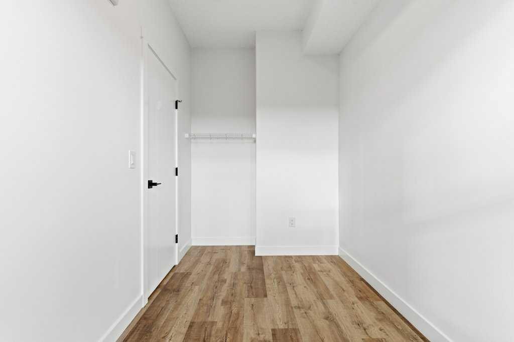 102-156 Park Street, Cochrane, AB - Indoor Photo Showing Other Room