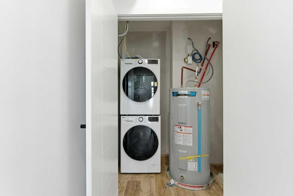 102-156 Park Street, Cochrane, AB - Indoor Photo Showing Laundry Room