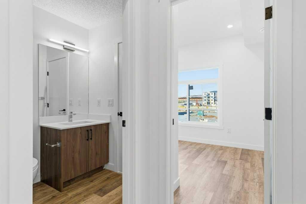 102-156 Park Street, Cochrane, AB - Indoor