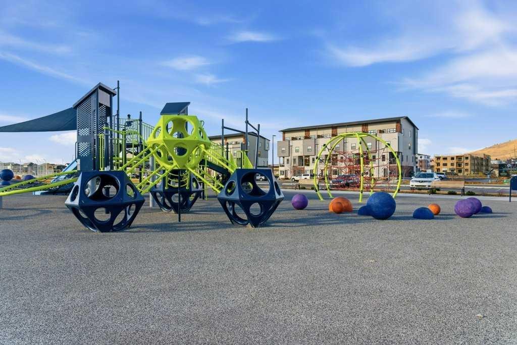 102-156 Park Street, Cochrane, AB - Outdoor