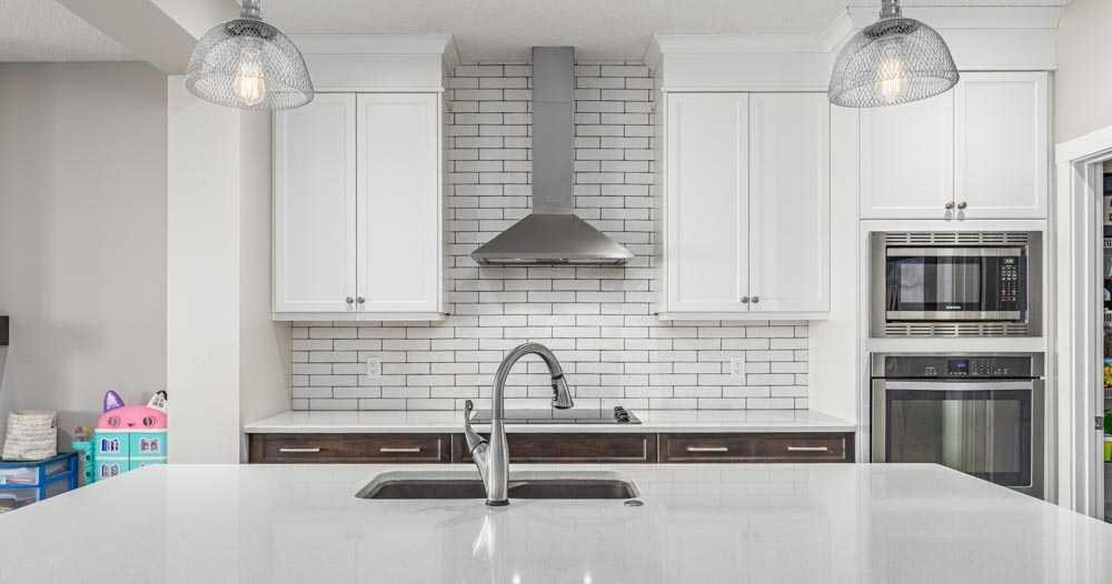 125 Sage Bluff Close Nw, Calgary, AB - Indoor Photo Showing Kitchen With Upgraded Kitchen