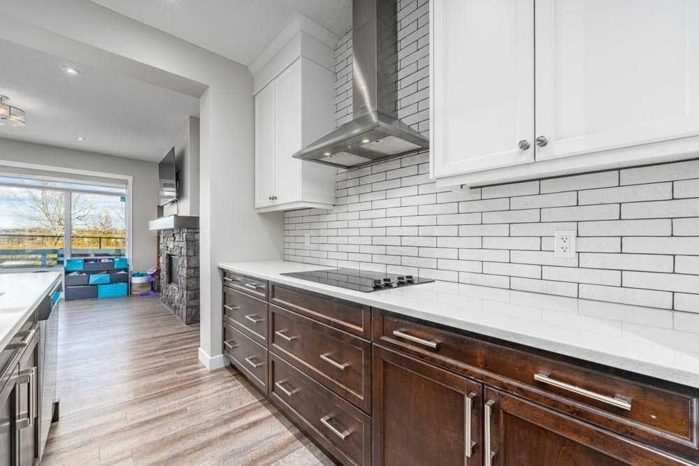 125 Sage Bluff Close Nw, Calgary, AB - Indoor Photo Showing Kitchen With Double Sink With Upgraded Kitchen