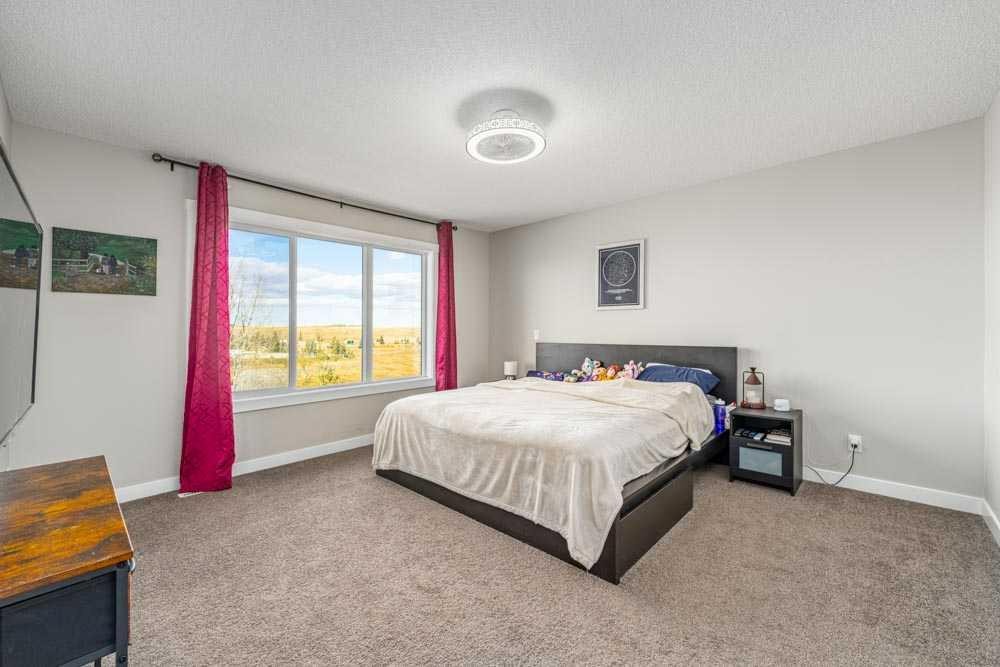 125 Sage Bluff Close Nw, Calgary, AB - Indoor Photo Showing Bedroom