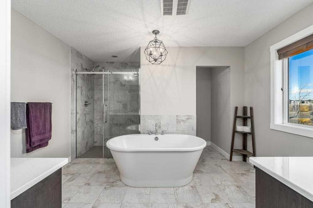 125 Sage Bluff Close Nw, Calgary, AB - Indoor Photo Showing Bathroom