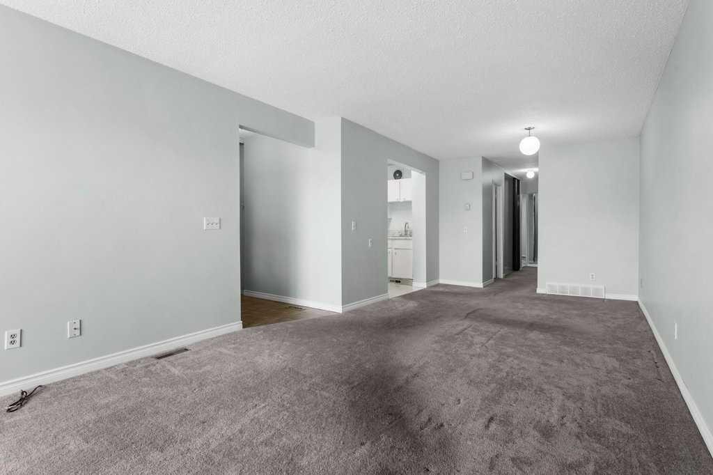 105-3500 Varsity Drive Nw, Calgary, AB - Indoor Photo Showing Other Room