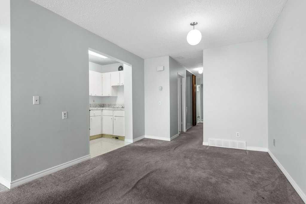 105-3500 Varsity Drive Nw, Calgary, AB - Indoor Photo Showing Other Room