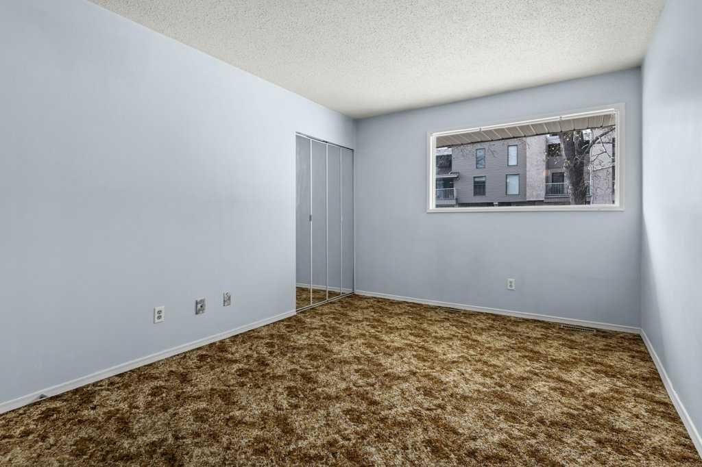 105-3500 Varsity Drive Nw, Calgary, AB - Indoor Photo Showing Other Room