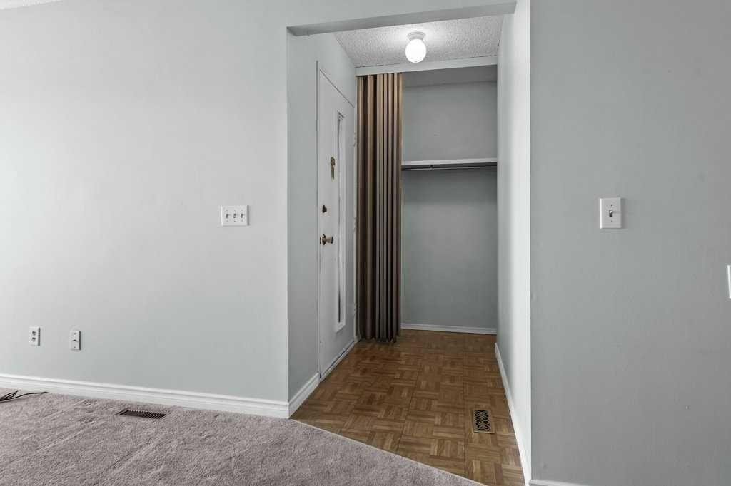 105-3500 Varsity Drive Nw, Calgary, AB - Indoor Photo Showing Other Room