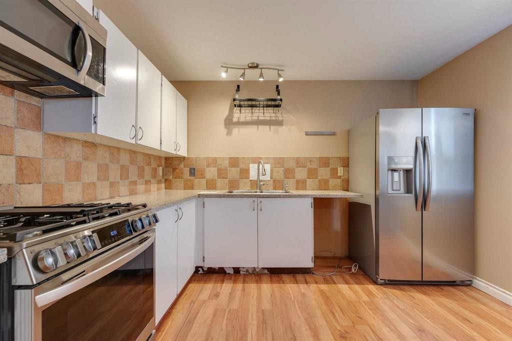 16 Abalone Crescent Ne, Calgary, AB - Indoor Photo Showing Kitchen
