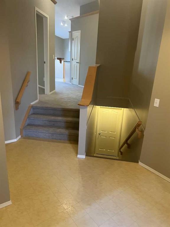 40 Bridlewood Gardens Sw, Calgary, AB - Indoor Photo Showing Other Room