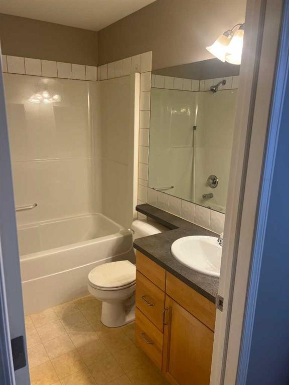 40 Bridlewood Gardens Sw, Calgary, AB - Indoor Photo Showing Bathroom