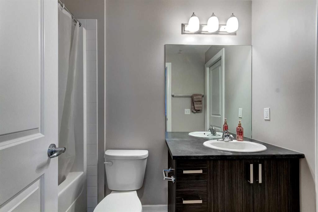 324-117 Copperpond Common Se, Calgary, AB - Indoor Photo Showing Bathroom