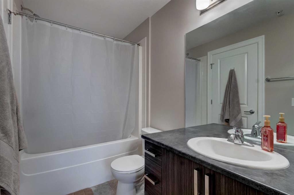 324-117 Copperpond Common Se, Calgary, AB - Indoor Photo Showing Bathroom