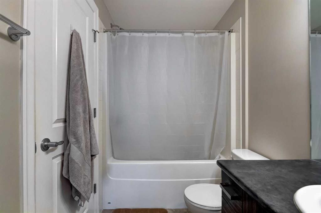 324-117 Copperpond Common Se, Calgary, AB - Indoor Photo Showing Bathroom