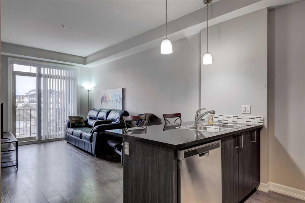 324-117 Copperpond Common Se, Calgary, AB - Indoor
