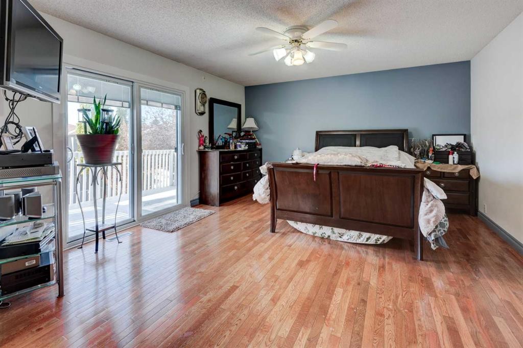 414 Mt Cornwall Circle Se, Calgary, AB - Indoor Photo Showing Bedroom