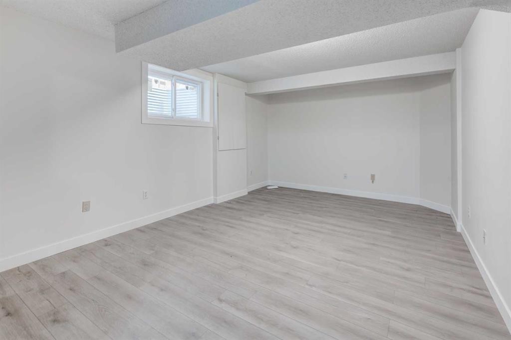 414 Mt Cornwall Circle Se, Calgary, AB - Indoor Photo Showing Other Room