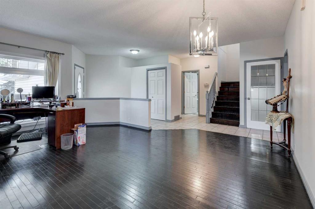 414 Mt Cornwall Circle Se, Calgary, AB - Indoor