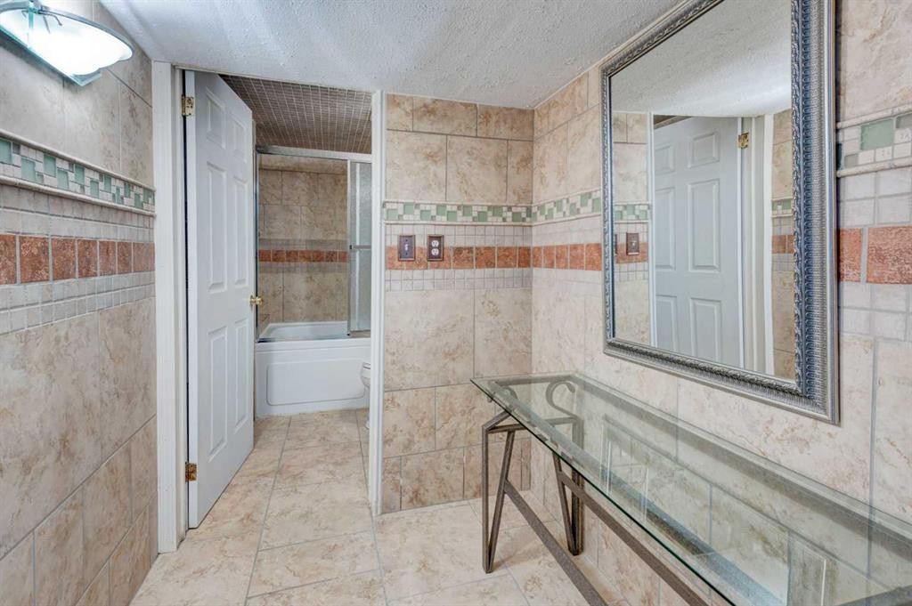 414 Mt Cornwall Circle Se, Calgary, AB - Indoor