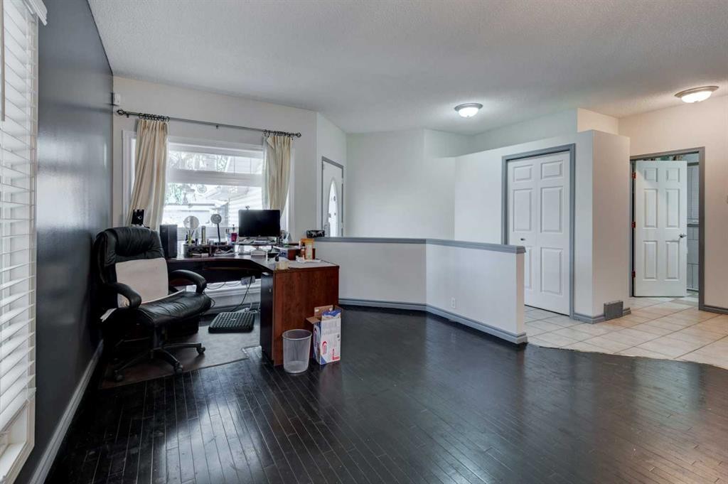414 Mt Cornwall Circle Se, Calgary, AB - Indoor Photo Showing Office
