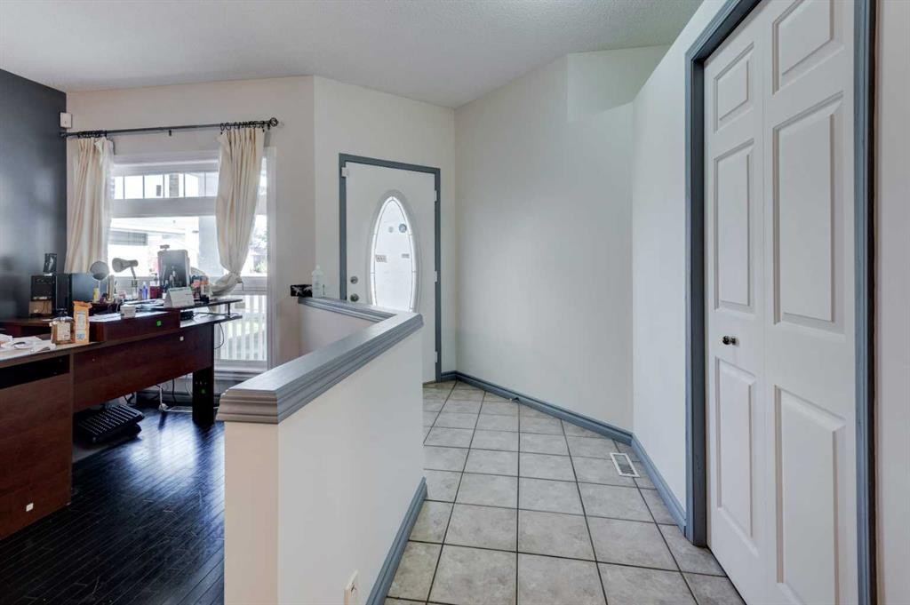 414 Mt Cornwall Circle Se, Calgary, AB - Indoor