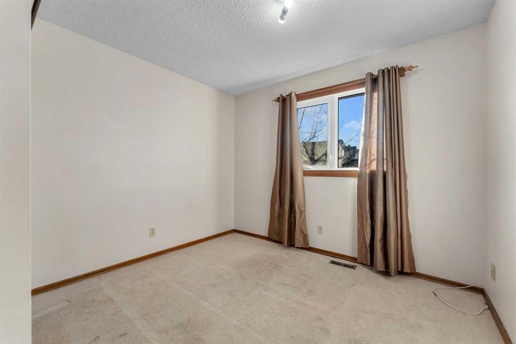 20 Templehill Crescent Ne, Calgary, AB - Indoor Photo Showing Other Room