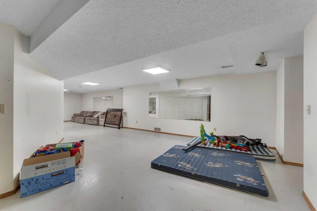 20 Templehill Crescent Ne, Calgary, AB - Indoor