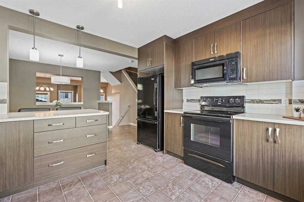 313 Auburn Bay Circle Se, Calgary, AB - Indoor Photo Showing Kitchen