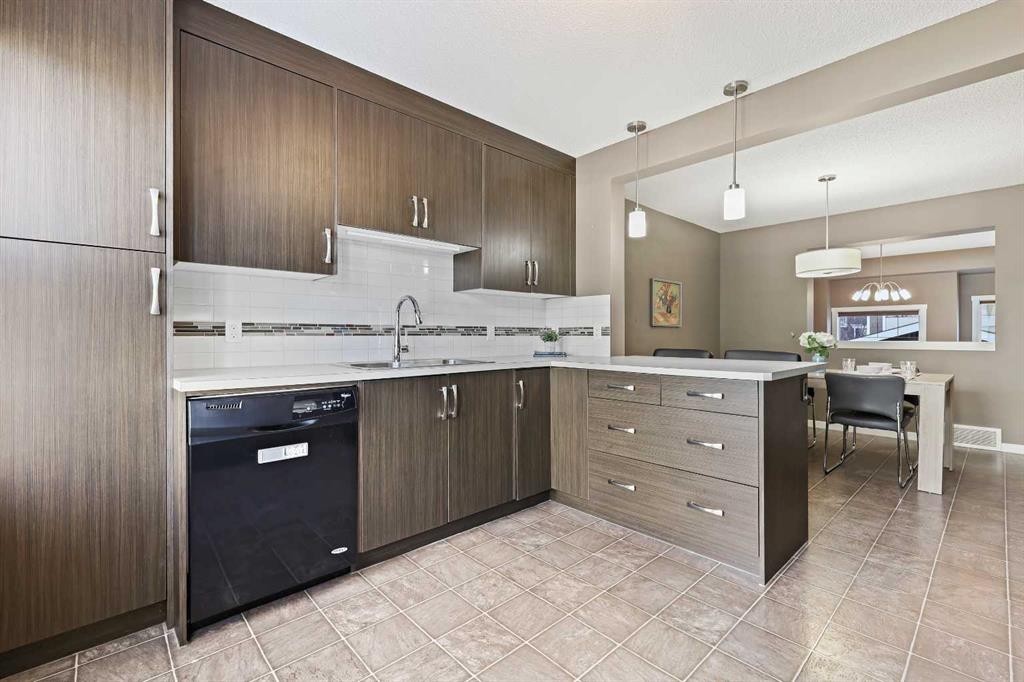 313 Auburn Bay Circle Se, Calgary, AB - Indoor Photo Showing Kitchen