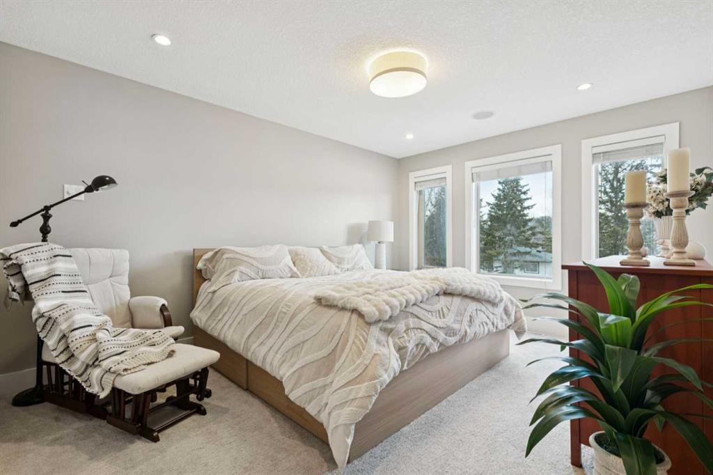 4509 19 Avenue Nw, Calgary, AB - Indoor Photo Showing Bedroom