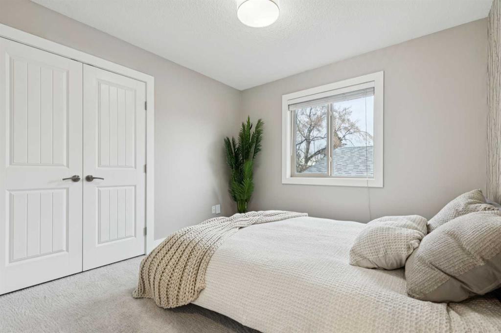 4509 19 Avenue Nw, Calgary, AB - Indoor Photo Showing Bedroom