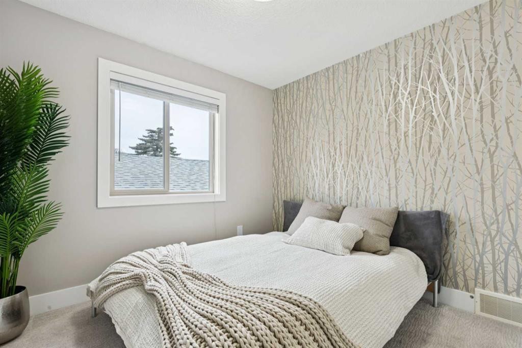 4509 19 Avenue Nw, Calgary, AB - Indoor Photo Showing Bedroom