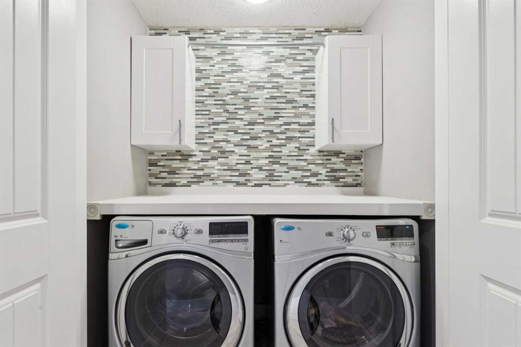 4509 19 Avenue Nw, Calgary, AB - Indoor Photo Showing Laundry Room