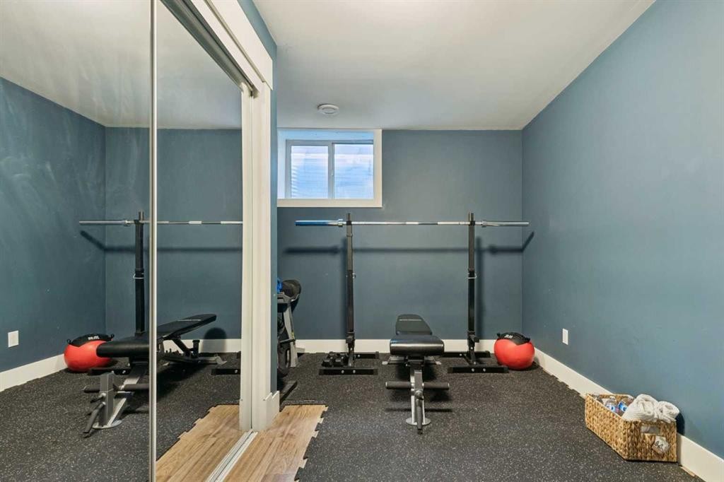 4509 19 Avenue Nw, Calgary, AB - Indoor Photo Showing Gym Room