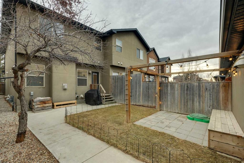 4509 19 Avenue Nw, Calgary, AB - Outdoor