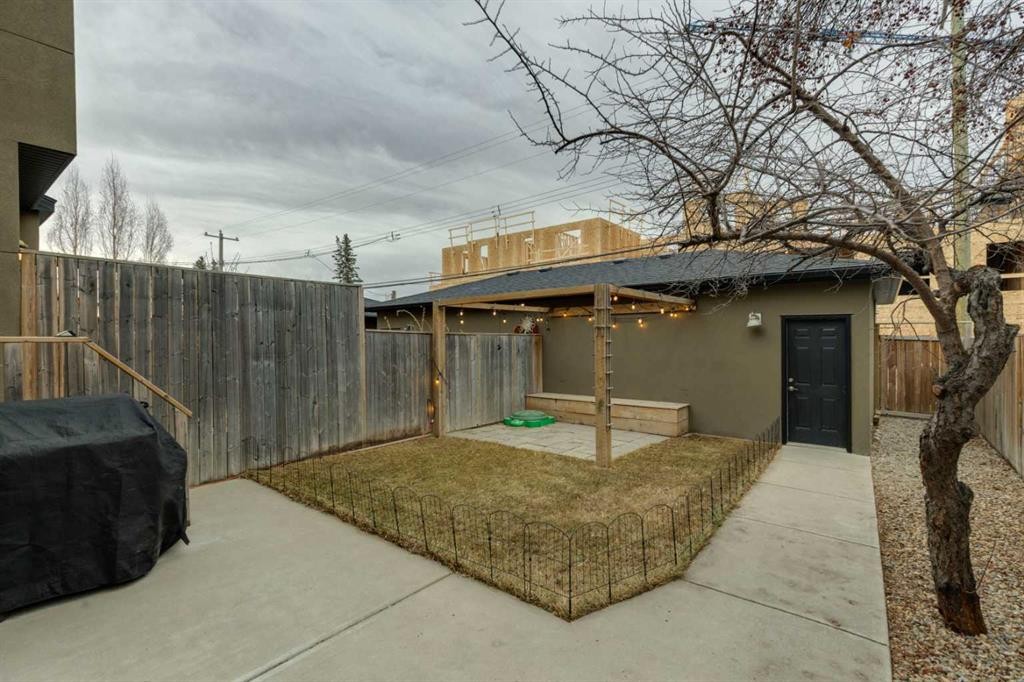 4509 19 Avenue Nw, Calgary, AB - Outdoor