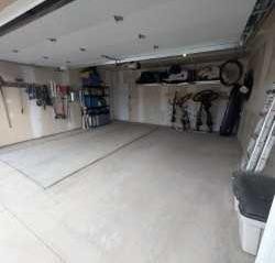 4509 19 Avenue Nw, Calgary, AB - Indoor Photo Showing Garage