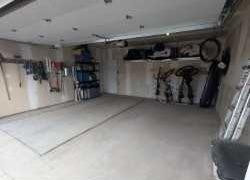 4509 19 Avenue Nw, Calgary, AB - Indoor Photo Showing Garage