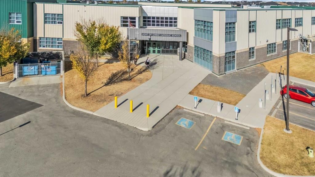 26 Saddlemont Road Ne, Calgary, AB -